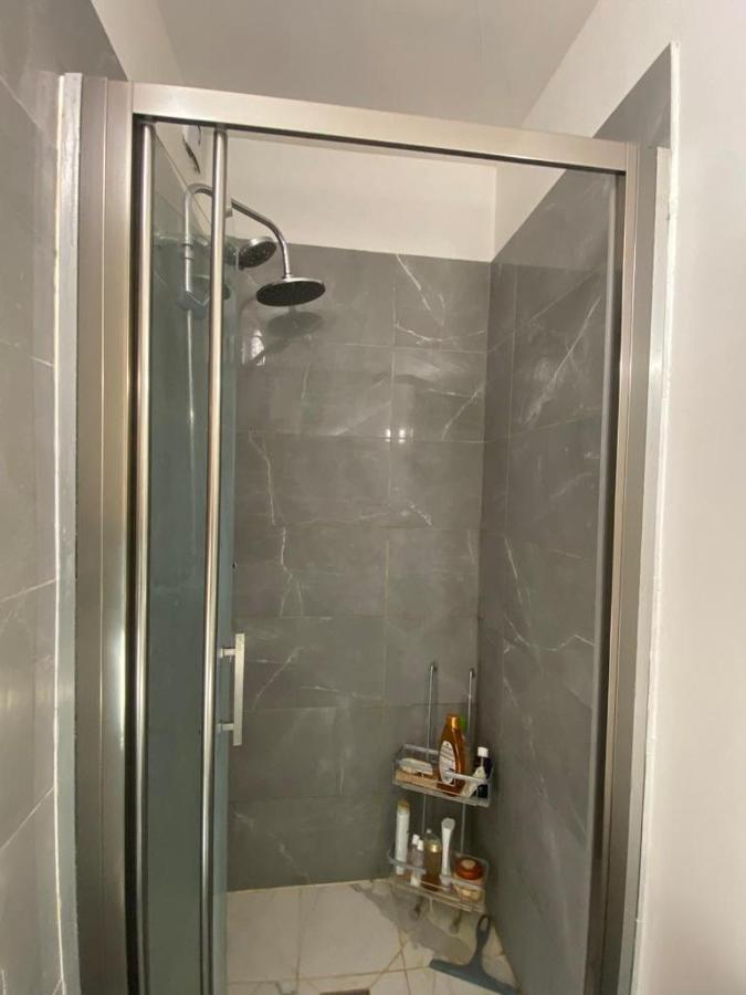Appartement Ensoleille, Central Et Tout Equipe Avec Vue Tour Eiffel Et Pantheon París Exterior foto